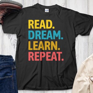 Lesen Sie Traum lernen wiederholen T-Shirt, Bücherwurm Geschenk T-Shirt, literarisches Humor T-Shirt, lustiges Lese T-Shirt, Buch-Liebhaber-Shirt, Bibliothek T-Shirt