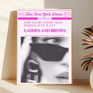 Puede incluir: Una foto en blanco y negro de una mujer con gafas de sol. La imagen es un titular de periódico falso que dice "The New York Times" con el texto "NEW STUDY FINDS THAT PEOPLE JUST WANT LASHES AND BROWS" en rosa. El texto de abajo dice "There are new claims that the duo can save womanhood."
