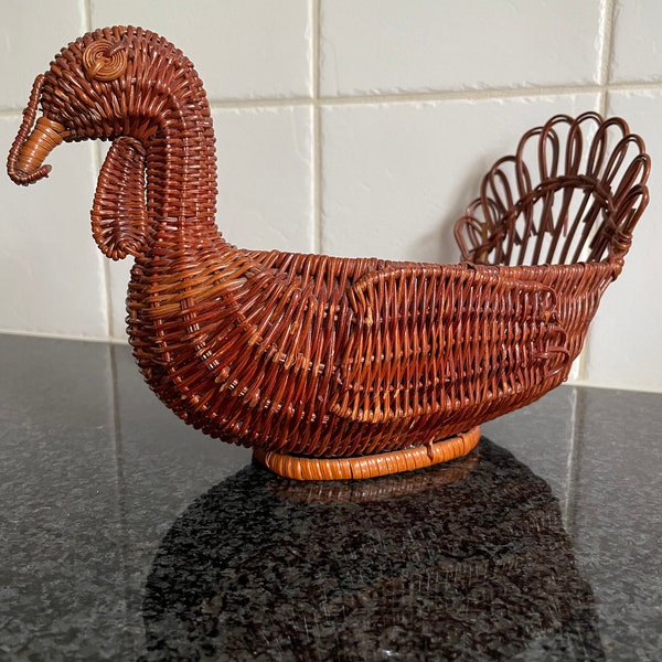 Vintage Woven Wicker Rattan Turkey Bird Egg Basket Bread/Bread Roll Basket Table Decoration