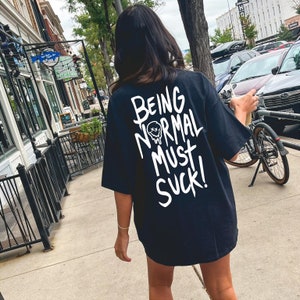 Being Normal must-suck T-shirt met print, zwaar zwart katoen