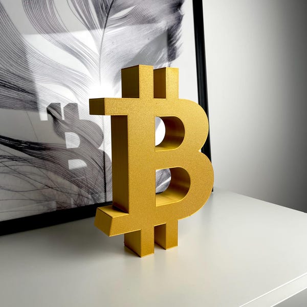 Stojak na znak Bitcoin w kolorze złotym/srebrnym - prezent dla Bitcoin, prezent dla tradera, dekoracja dla tradera, prezent inwestycyjny, Bitcoin gold, Bitcoin silver