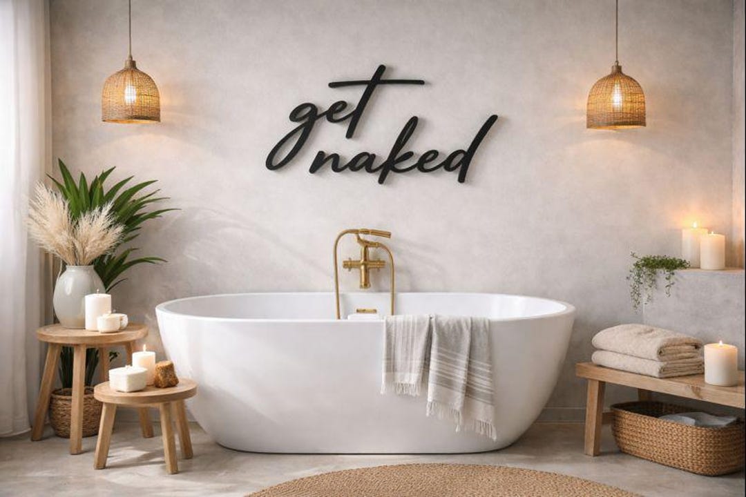 Get Naked 3D Wanddeko – Badezimmer Schriftzug • 3D Spruch Bad & WC • Moderne Bad Deko • Humorvolle Badezimmer Wandgestaltung