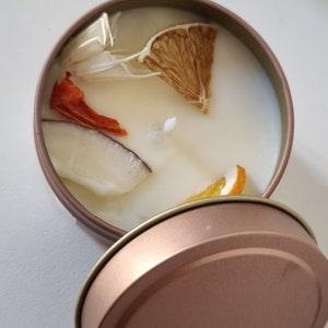 Vela vegetal perfumada de cera de soja con flores secas