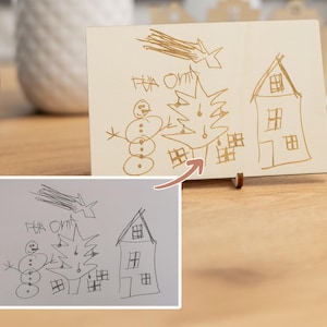 Grußkarte mit Kinderzeichnung aus Holz | Personalisierbar | Geschenkidee | Holzgravur | Geschenk zu Weihnachten | Geburtstag | Aufsteller