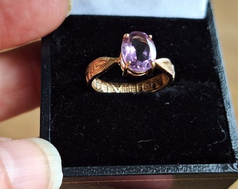 Splendido anello vintage in oro con ametista, inciso con "A nul Autre", non esiste altro... promessa o anello di fidanzamento.
