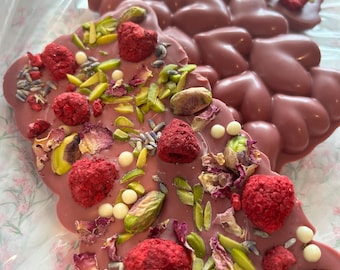 Chocolate Corazones / Barra de Chocolate Rubí / Frambuesas, Pistachos y Rosa