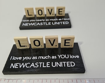 Newcastle United LOVE Schreibtischschild - Personalisiertes Geschenk zum Vatertag, Geburtstag, Weihnachten Personalisiertes Geschenk für Geordie Fans!
