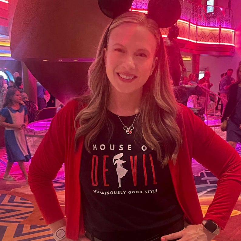 Shown is a real-life photo of someone wearing the shirt in the Black Heather color option.