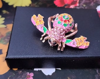 Joan Rivers Enamel Pink Floral Bee Brooch, Excellent Condition.  Birthday, Anniversary, Christmas Or Valentines Day Gifts, Free UK Delivery.