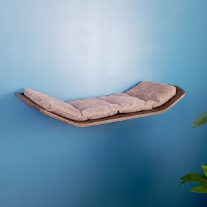 Curved Wall Shelf for Cats with Soft Cushion , Curved shelf step made of curved plywood, Cat furniture, Cat shelves, Cat wall shelves