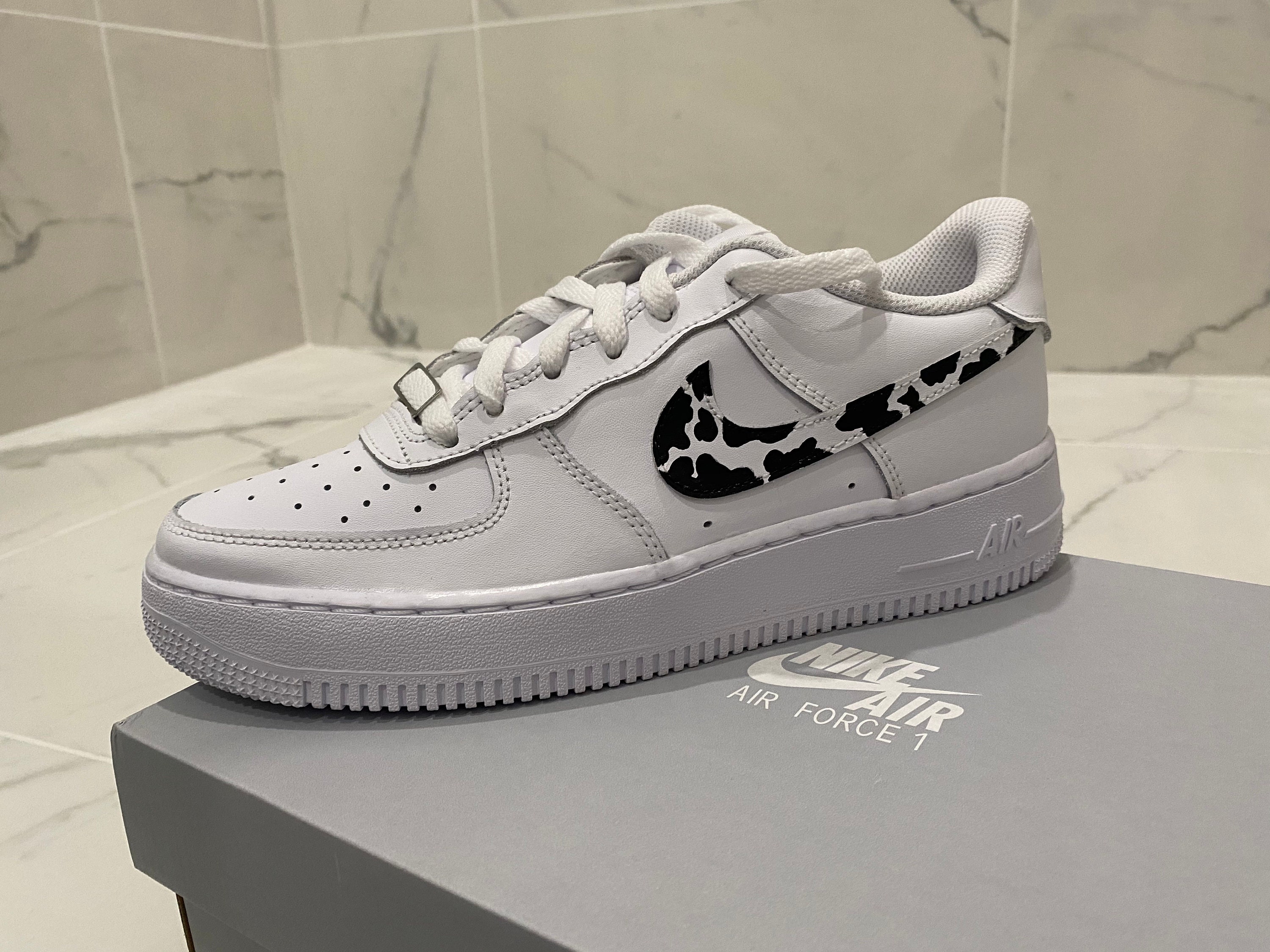 カスタム ナイキ エア フォース 1 牛柄 • AF1 • カスタム スニーカー 