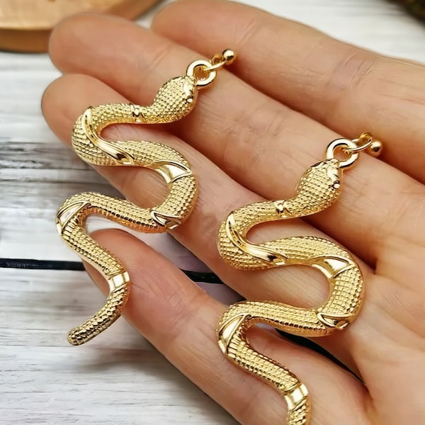 Chic Retro Serpent Dangle Earrings: Trendy Vintage Snake-Shaped Drops - Cute Object Earrings, Fashionable Jewelry for Women Bijoux Delight