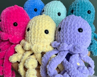 Chenille Yarn Jellyfish Plushie: Cozy Stuffed Animal