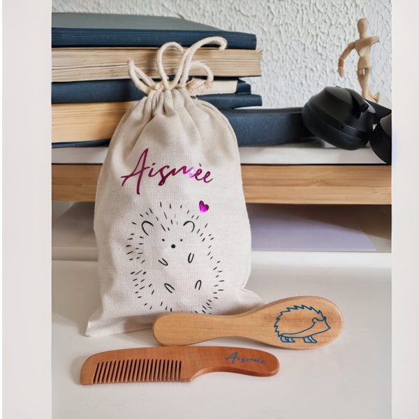 Brosse et peigne bébé personnalisés avec sa pochette à votre image, cadeau naissance, set coiffure pour bébé