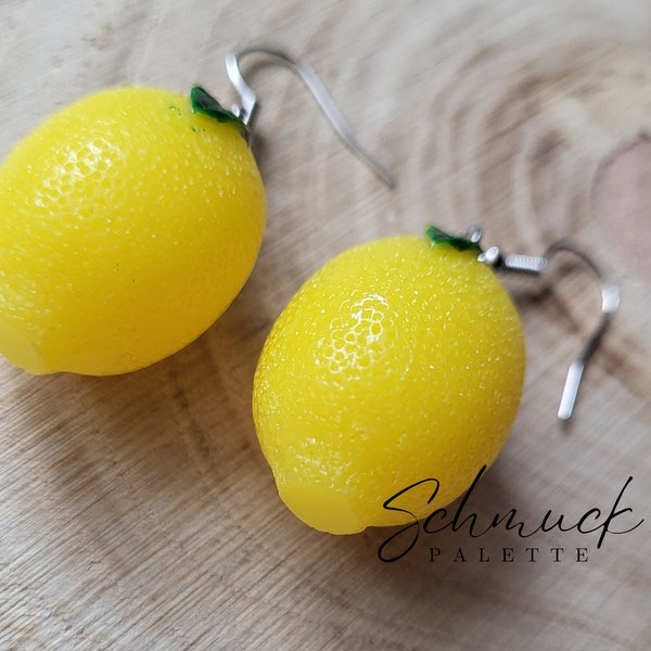 Zitronen-Ohrringe von Schmuckpaletten, im strahlenden Zitronen Stil. Süße Verführung: Zitronen-Ohrringe für einen fruchtigen Look!