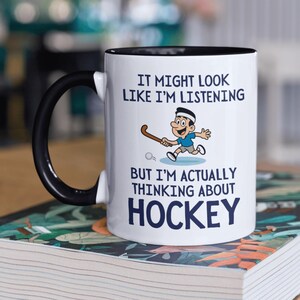 Tazza da hockey divertente, regalo per hockey su prato, regalo per giocatore di hockey, regalo per papà, regalo per tifoso di hockey, festa del papà, regalo per fidanzato, regalo di compleanno Ceramic Black