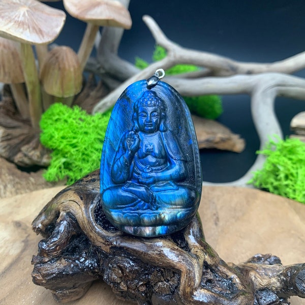 Magnifique Pendentif Bouddha en Labradorite