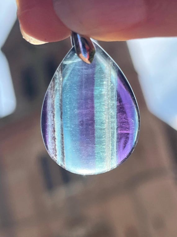 Beau Pendentif en Fluorite - Élégance Multicolore