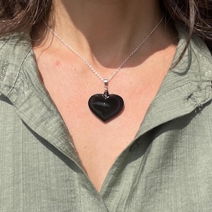Magnífico colgante de corazón de obsidiana con ojo celestial