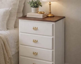 Cómoda blanca estilo casa de campo / Tocador estilo cabaña / Armario de almacenamiento para dormitorio restaurado / Cómoda con detalles en blanco y madera
