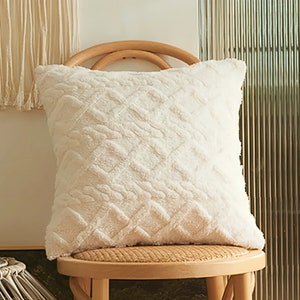 Kuscheliger Strickkissenbezug: Handgefertigter Komfort für Ihre Wohnkultur Kaufen Sie jetzt einzigartige texturierte Kissen Bild 3