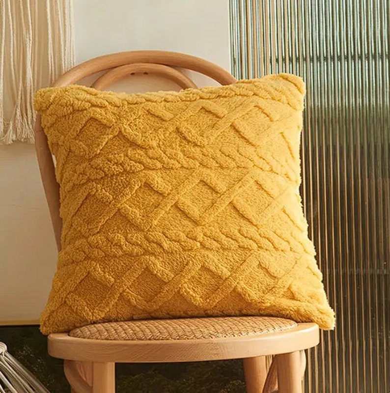 Kuscheliger Strickkissenbezug: Handgefertigter Komfort für Ihre Wohnkultur Kaufen Sie jetzt einzigartige texturierte Kissen Bild 2