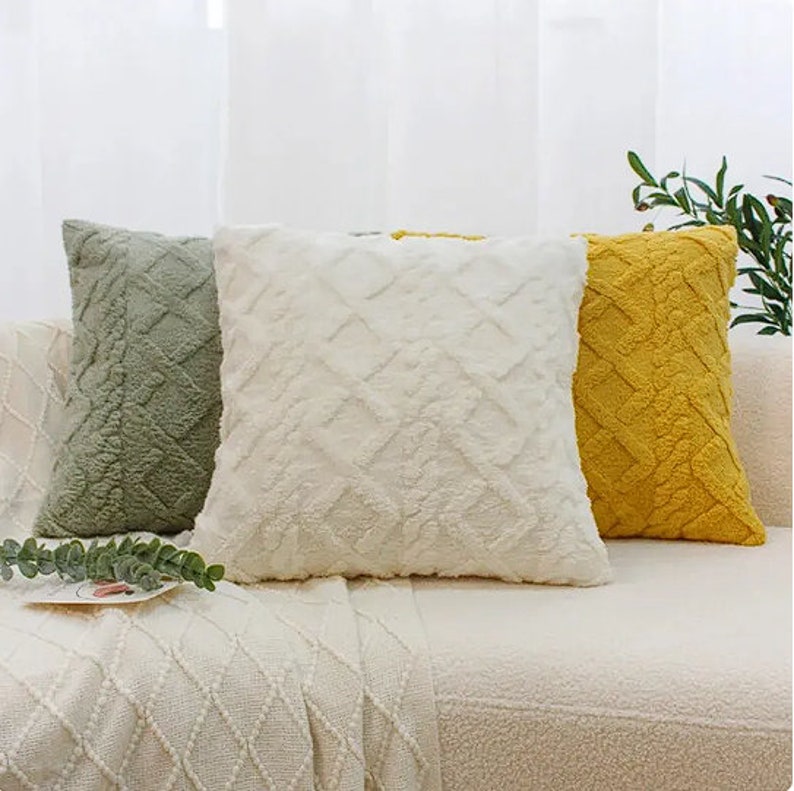 Kuscheliger Strickkissenbezug: Handgefertigter Komfort für Ihre Wohnkultur Kaufen Sie jetzt einzigartige texturierte Kissen Bild 1