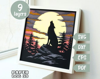 Op de afbeelding: Een 9-laags papiermodel van een wolf die huilt naar de maan. De wolf is gesilhouetteerd tegen een volle maan met een bewolkte lucht. Het model is ingelijst in een wit frame met de tekst "PAPER DOG 3D" onderaan. De afbeelding bevat ook de tekst "SVG, DXF, EPS, PDF" aan de rechterkant van het frame.