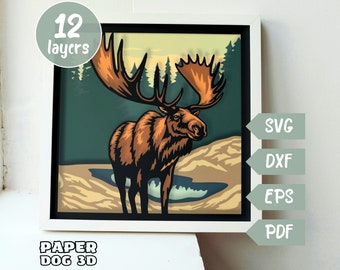 Puede incluir: Un modelo de papelcraft de 12 capas de un alce de pie en un entorno forestal. El alce es marrón con grandes cuernos y está de pie frente a un cuerpo de agua. El fondo es un bosque verde con un cielo amarillo.