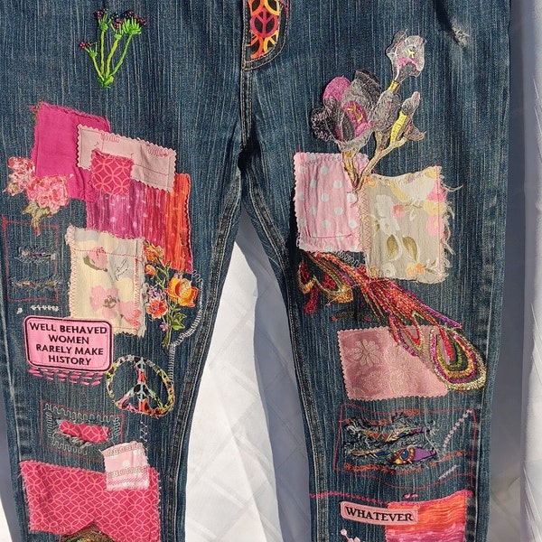 Jeans, denim, effet vieilli, bohème, hippie, unique, unique en son genre, personnalisé, fait sur commande, patché, brodé, recréé
