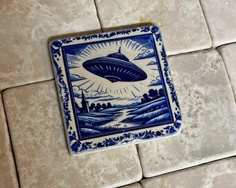 Delft Blau Fliese mit UFO Motiv