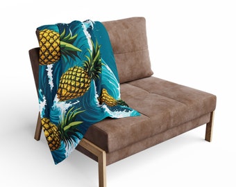 Tropical Bliss: Pineapple Paradise Illustration Arctic Fleece Blanket