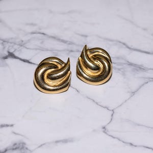 Vintage Gold Tone Swirl Design Clip On Earrings