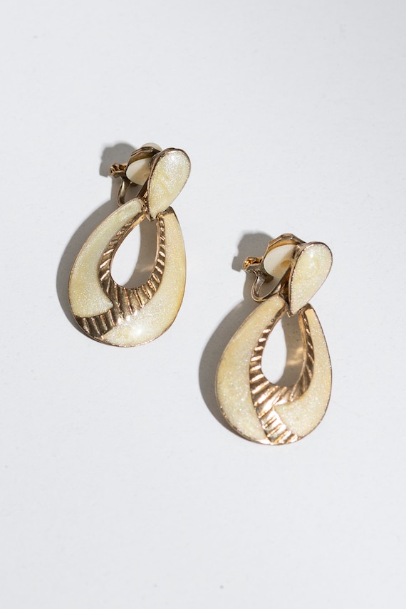 Vintage Gold Tone Clip On Earrings with Cream Colo