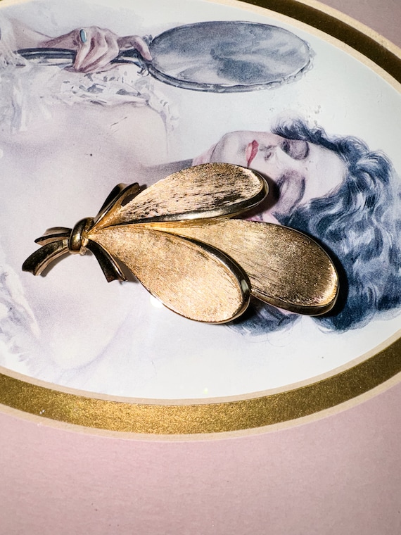 Crown Trifari Leaf Signed Rare Vintage Brooch, Bru