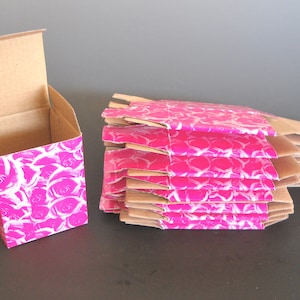 Scatole regalo stampata rosa 2 1/2 &quot;x 2 1/2&quot; x 3 &quot;cartone robusto