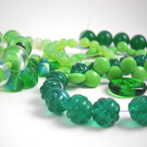 COLOR STORY Greens A Variety of Beads in Different Shades , Textures, Sizes, and Shapes