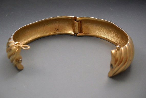 Crown Trifari Goldtone Vintage Hinged Bracelet Ge… - image 4