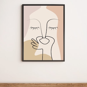 Peut inclure: Une impression encadr&eacute;e en noir avec un dessin au trait d'un visage aux yeux ferm&eacute;s et une main couvrant le nez. L'arri&egrave;re-plan est un m&eacute;lange de rose, beige et marron.