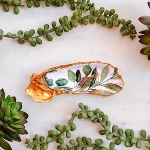 Eucalyptus Oyster Ring Dish, Boho Wedding Ring Dish, Oyster Gift, Key Dish, Beach House Decor, Coastal Decor, Decoupage Shells, Trinket Dish