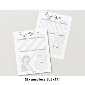 以下が含まれることがあります： 音楽記号のデザインが施された、印刷可能な週間プランナーのページが2枚。ページには「週間プランナー」と表示され、週の各曜日分のスペースがあります。ページのサイズは8.5x11インチです。