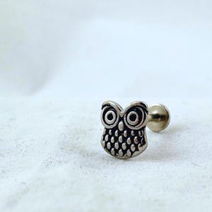 Orecchini trago gufo / Piercing cartilagine in acciaio chirurgico placcato argento, regali unisex per gioielli auricolari