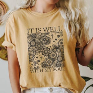 Camiseta cristiana original "Está bien con mi alma", camisetas cristianas con colores cómodos, camiseta cristiana vintage con flores, regalos cristianos de Jesús