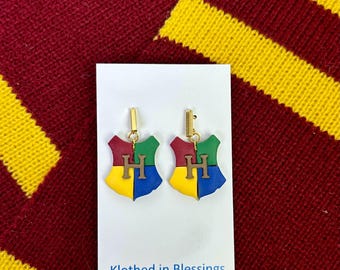Pendientes con el escudo de la escuela de magos mágicos / Pendientes inspirados en HP / Pendientes ligeros de arcilla polimérica / Hipoalergénicos