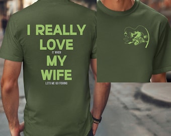 Fischen Shirt, ich liebe es, wenn meine Frau mich Fischen gehen lässt, lustiges Fischen Hemd, Geschenk für Männer, Fischer Geschenk, gedämpfte Farben