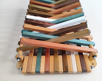 An der Wand befestigter Wäsche-Trockenständer aus Holz: Faltbarer Handtuchhalter