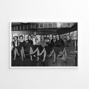 Frauen trinken an der Bar Wandkunst, Vintage Bar Dekor, Verbot Wandkunst, Bar Warenkorb Dekor, schwarz weiß Fotodruck, Fotodruck in Museumsqualität Bild 2