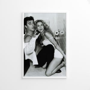 Carrie und Mr Big in Toilette Druck, Badezimmer Wand Kunst, Vintage Druck, schwarz weiß Foto Druck, Fotodruck in Museumsqualität