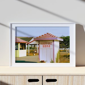 Abandoned Ticket Booth, Vintage Druck, Fotografie Druck, Lifestyle Druck, Fotodruck in Museumsqualität
