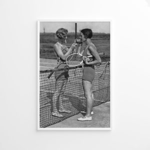 Vintage Tennis Player 1920s, Vintage Wall Print, Wydruk fotograficzny, Czarno-biały wydruk fotograficzny, Wydruk w stylu lifestylowym, Wydruk fotograficzny jakości muzealnej